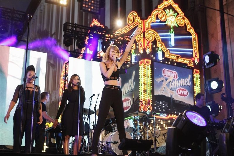 Taylor Swift at Jimmy Kimmel Live — photo 17