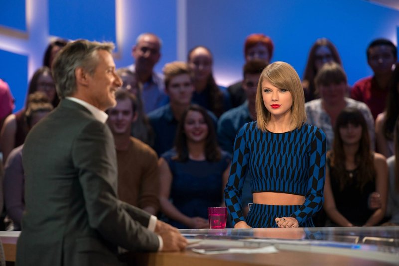 Taylor Swift at Le Grand Journal — photo 3