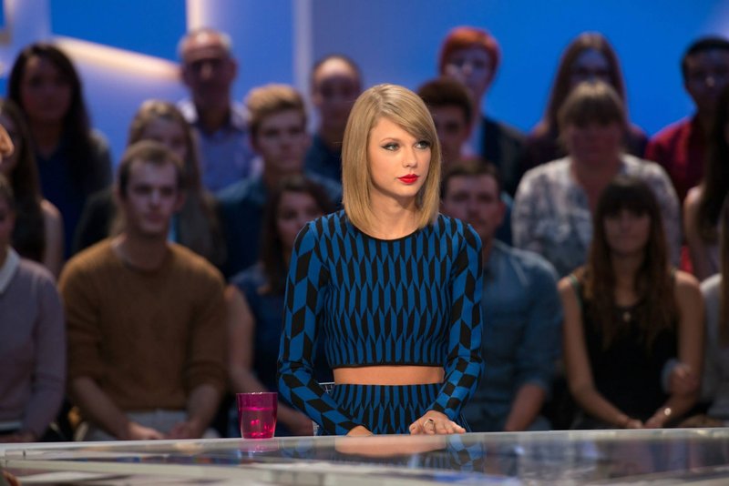 Taylor Swift at Le Grand Journal — photo 4