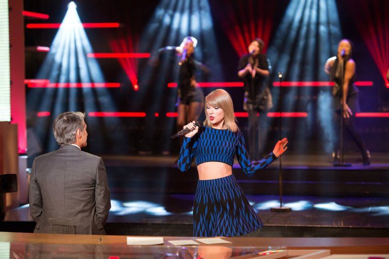 Taylor Swift at Le Grand Journal — photo 9