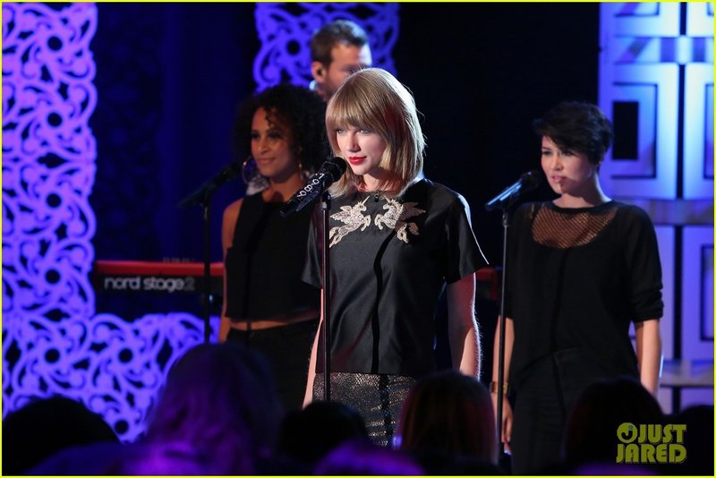 Taylor Swift at The Ellen Degeneres Show — photo 8