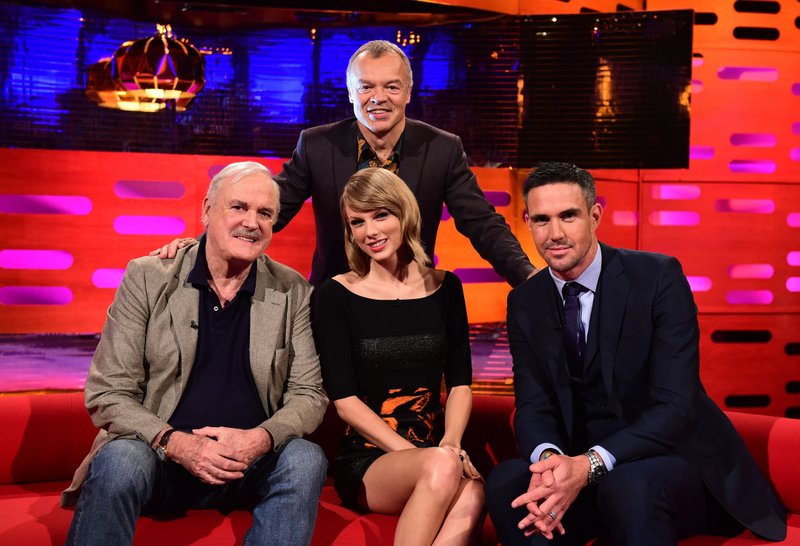Taylor Swift at The Graham Norton Show — photo 3