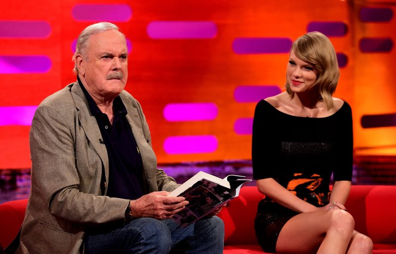 Taylor Swift at The Graham Norton Show — photo 10