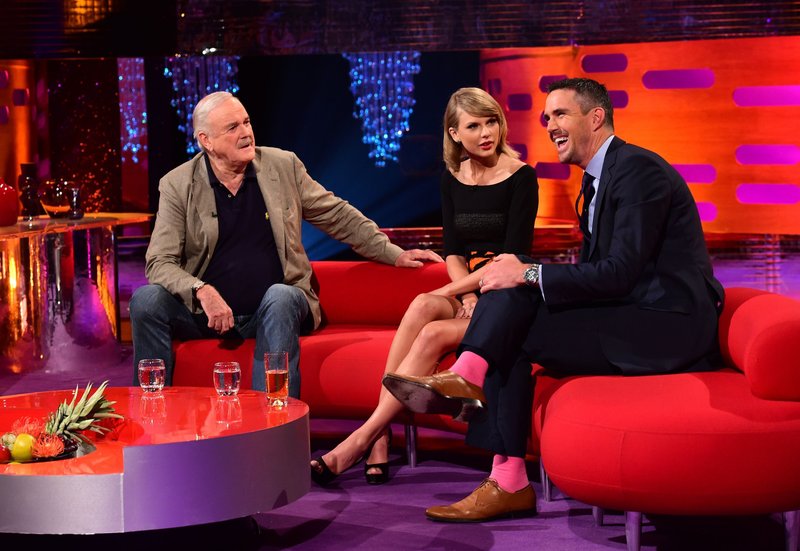 Taylor Swift at The Graham Norton Show — photo 12