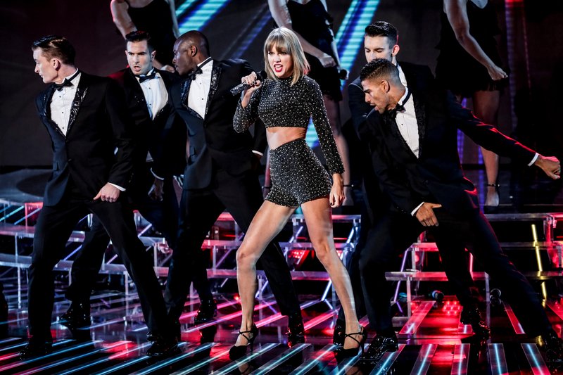 Taylor Swift at The X Factor UK — photo 17