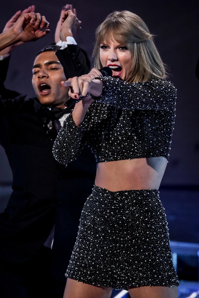 Taylor Swift at The X Factor UK — photo 24