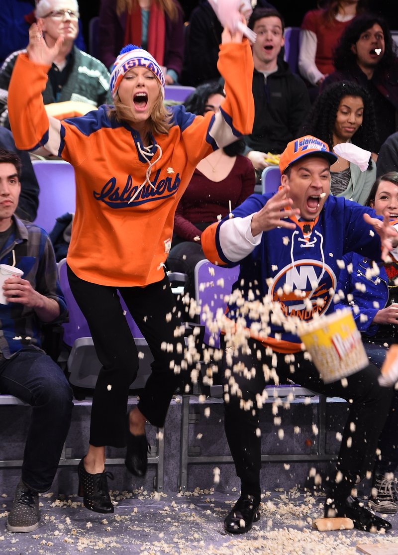 Taylor Swift at The Tonight Show Starring Jimmy Fallon (February 17, 2015) — photo 3