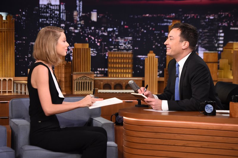 Taylor Swift at The Tonight Show Starring Jimmy Fallon (February 17, 2015) — photo 9