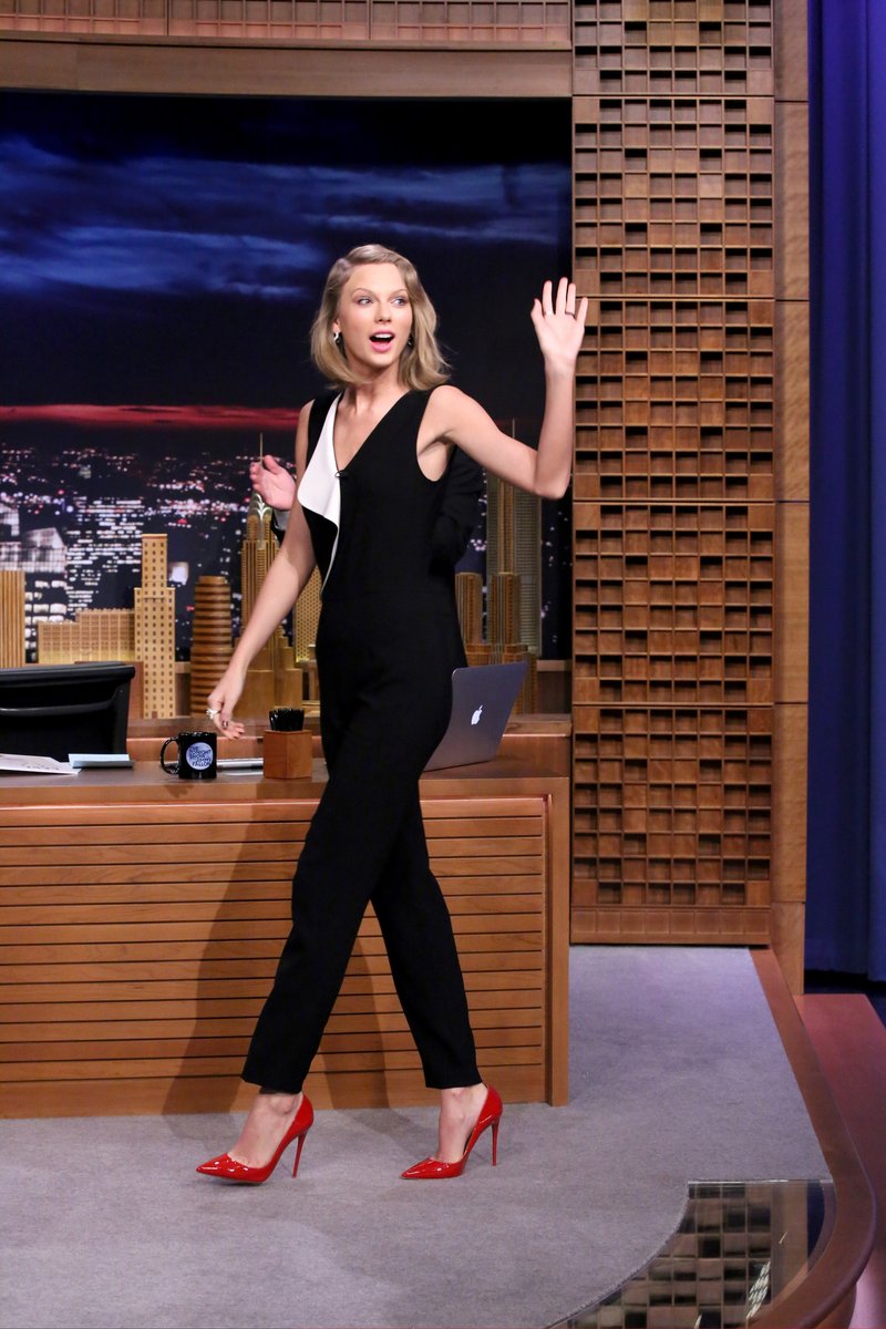 Taylor Swift at The Tonight Show Starring Jimmy Fallon (February 17, 2015) — photo 11