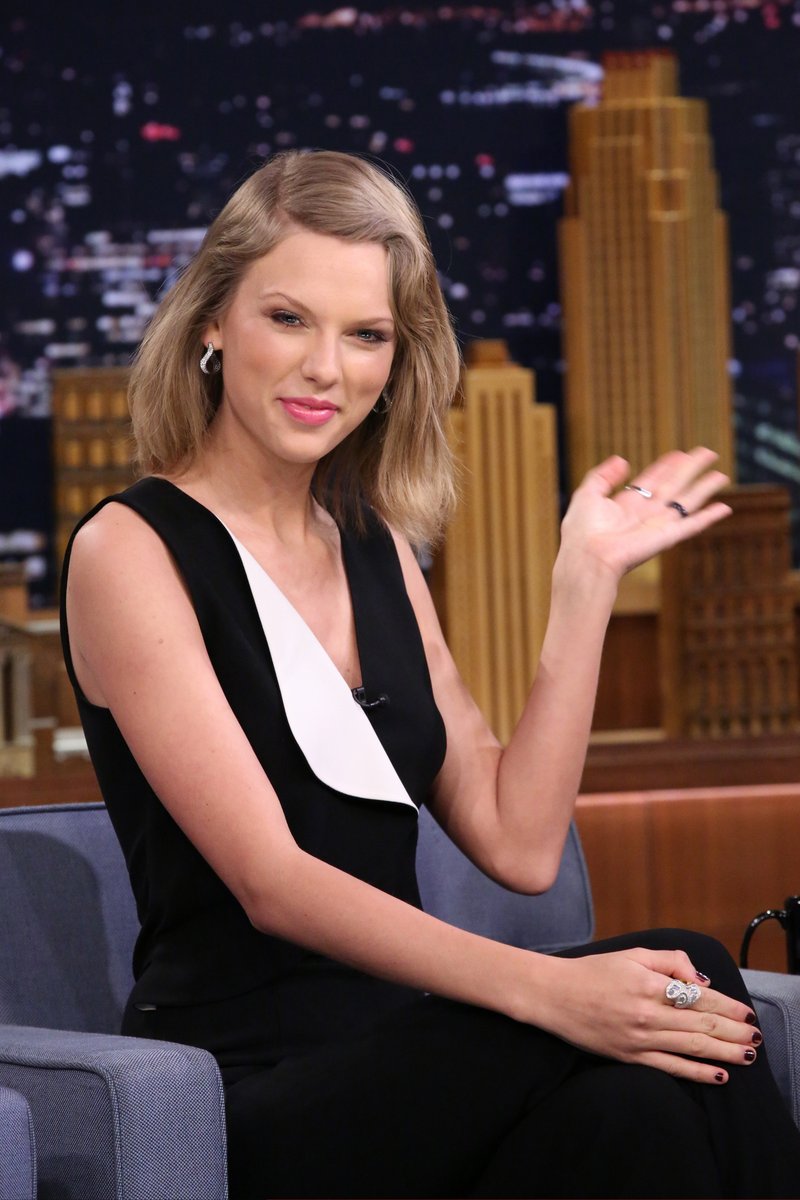 Taylor Swift at The Tonight Show Starring Jimmy Fallon (February 17, 2015) — photo 23