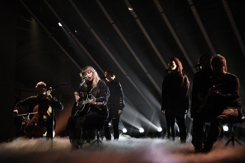 Taylor Swift at Saturday Night Live — photo 4