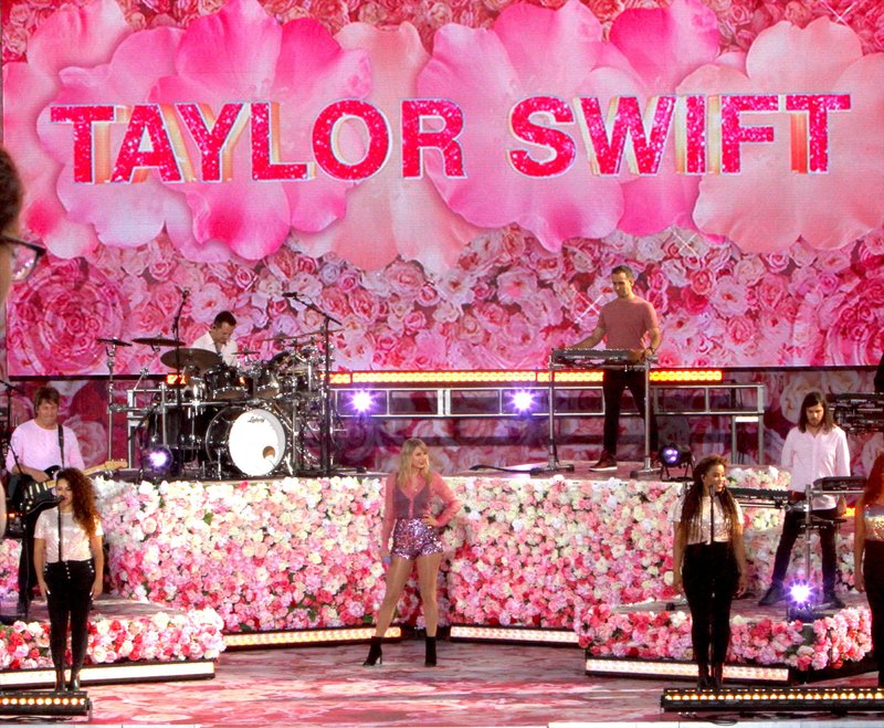 Taylor Swift at Good Morning America — photo 36