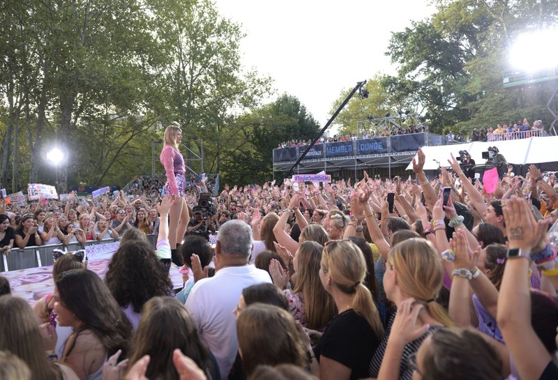 Taylor Swift at Good Morning America — photo 39