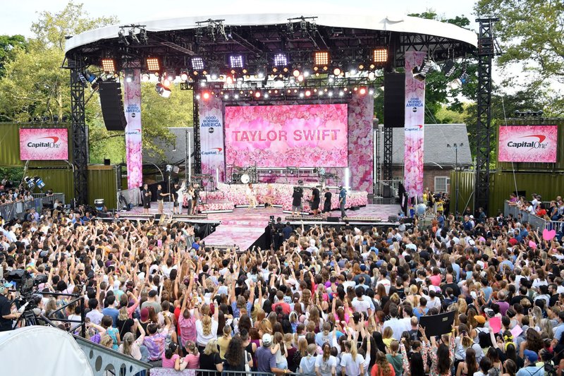 Taylor Swift at Good Morning America — photo 58