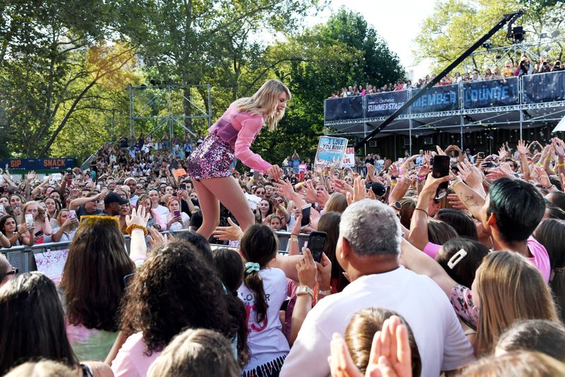 Taylor Swift at Good Morning America — photo 89