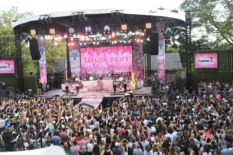 Taylor Swift at Good Morning America — photo 143