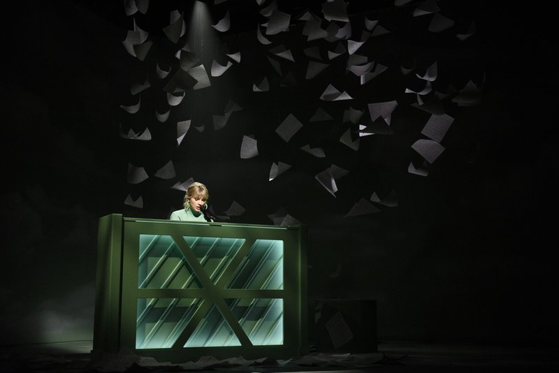 Taylor Swift at Saturday Night Live — photo 3