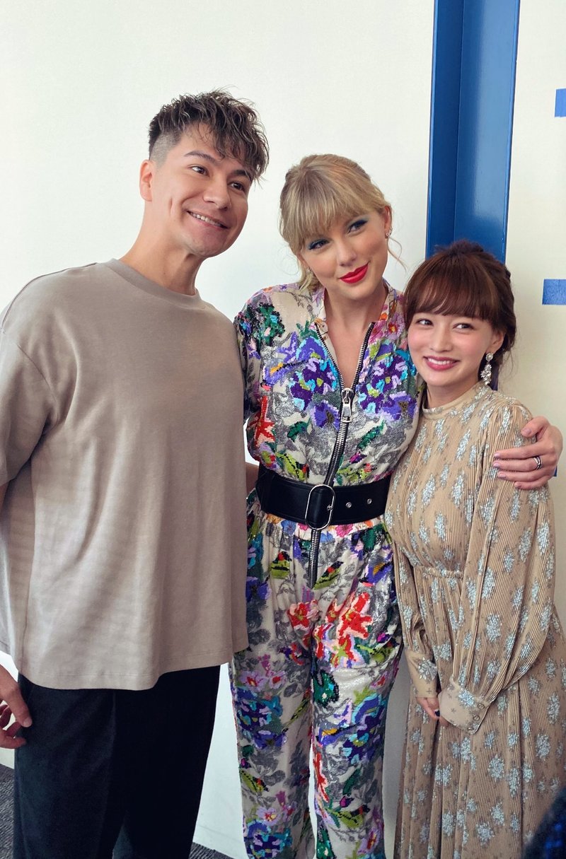 Taylor Swift at Sukkiri — photo 7