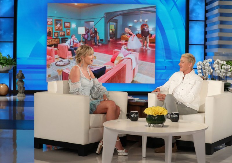 Taylor Swift at The Ellen Degeneres Show — photo 3