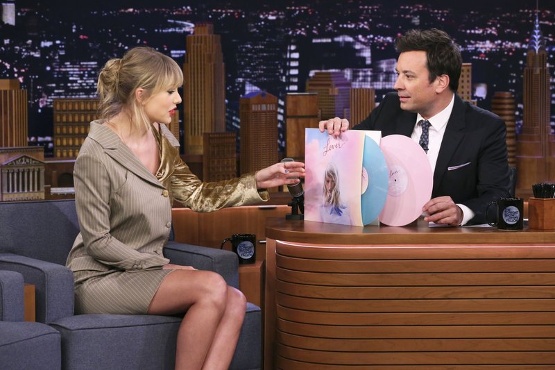 Taylor Swift at The Tonight Show Starring Jimmy Fallon — photo 3