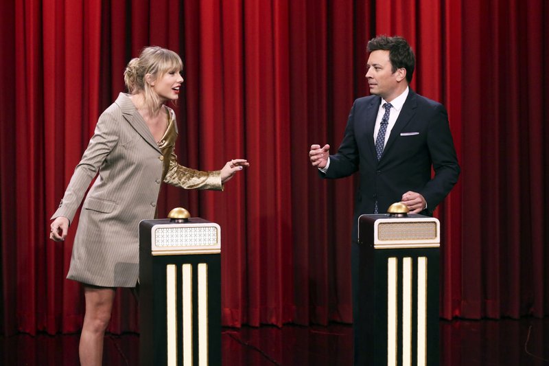 Taylor Swift at The Tonight Show Starring Jimmy Fallon — photo 6