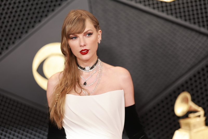 Taylor Swift at 66th GRAMMY Awards — photo 11
