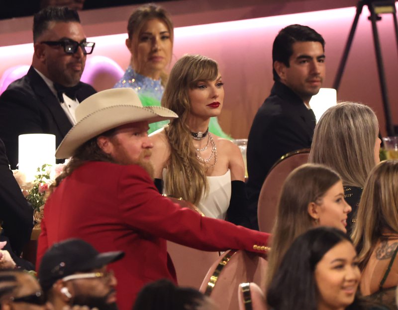 Taylor Swift at 66th GRAMMY Awards — photo 31