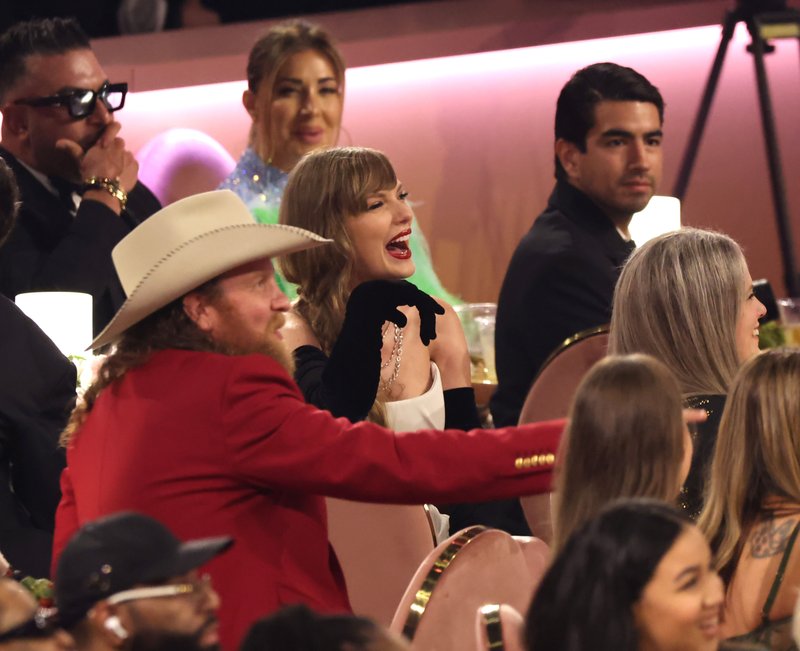 Taylor Swift at 66th GRAMMY Awards — photo 34