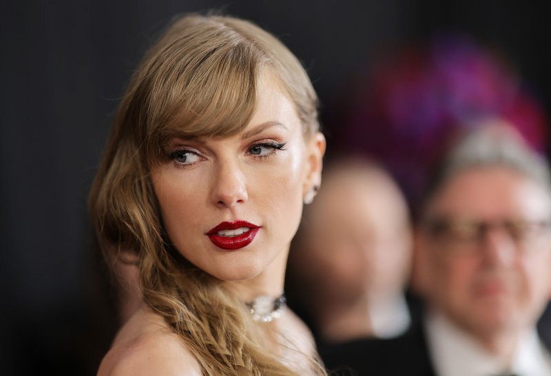 Taylor Swift at 66th GRAMMY Awards — photo 36