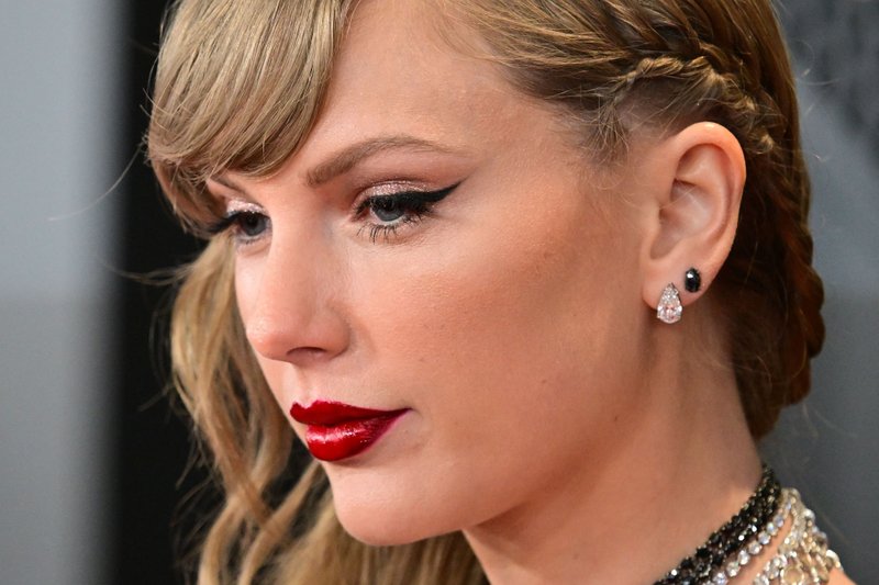 Taylor Swift at 66th GRAMMY Awards — photo 42