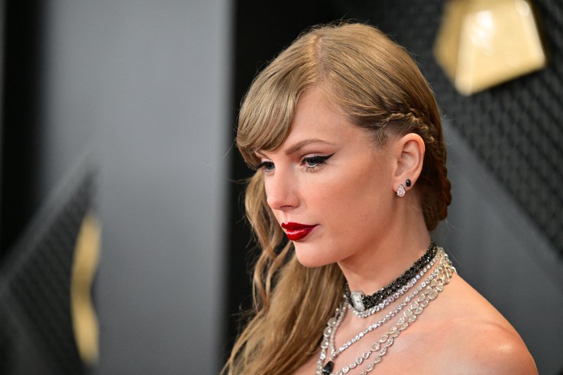 Taylor Swift at 66th GRAMMY Awards — photo 53