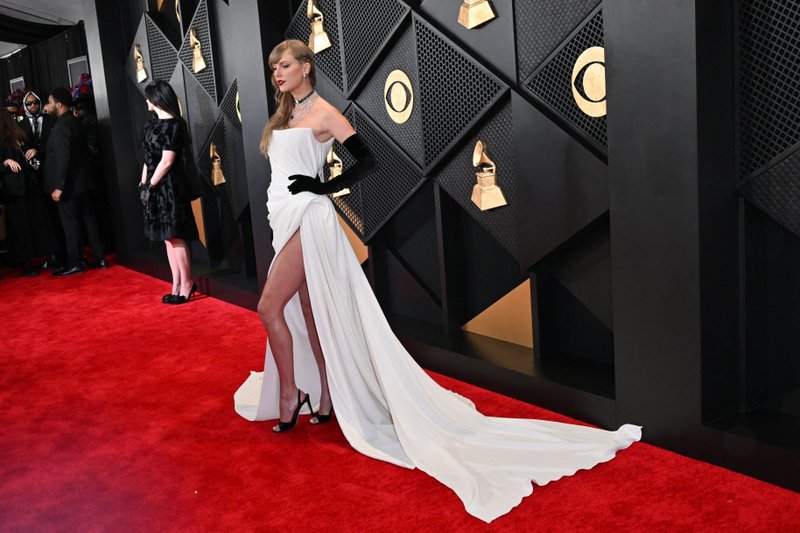 Taylor Swift at 66th GRAMMY Awards — photo 55