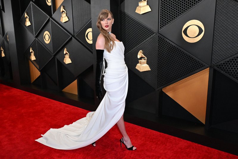 Taylor Swift at 66th GRAMMY Awards — photo 57