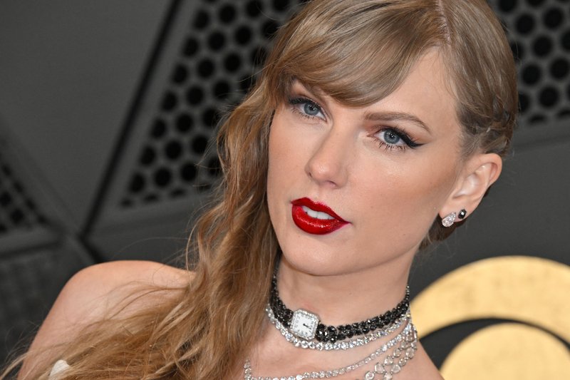 Taylor Swift at 66th GRAMMY Awards — photo 59