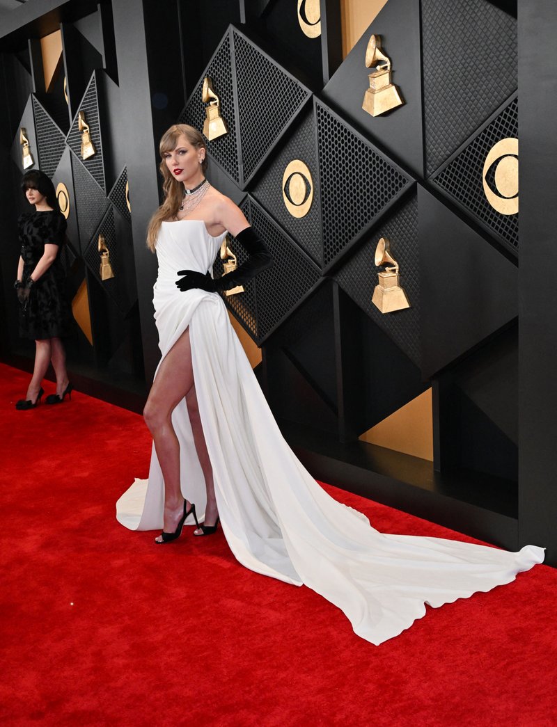 Taylor Swift at 66th GRAMMY Awards — photo 60