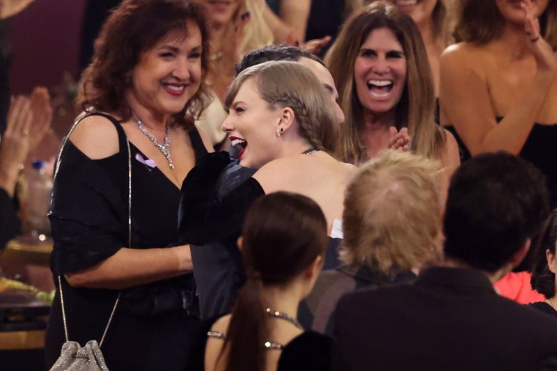Taylor Swift at 66th GRAMMY Awards — photo 71