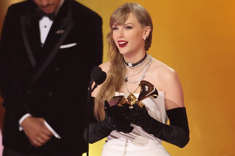 Taylor Swift at 66th GRAMMY Awards — photo 73