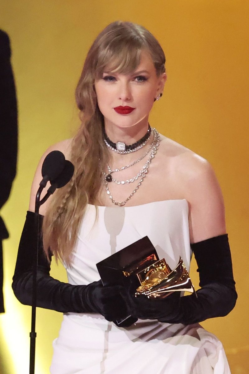 Taylor Swift at 66th GRAMMY Awards — photo 74