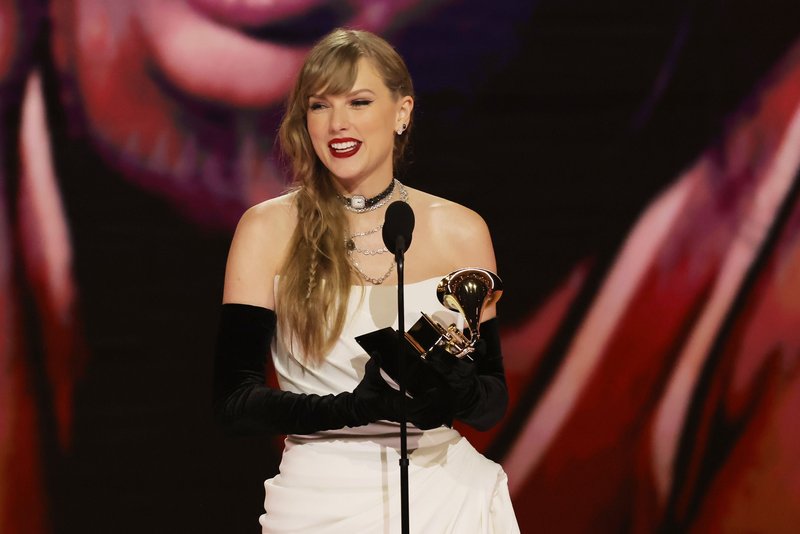 Taylor Swift at 66th GRAMMY Awards — photo 76