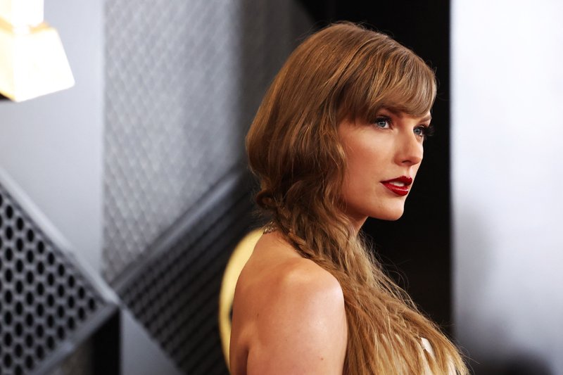 Taylor Swift at 66th GRAMMY Awards — photo 87