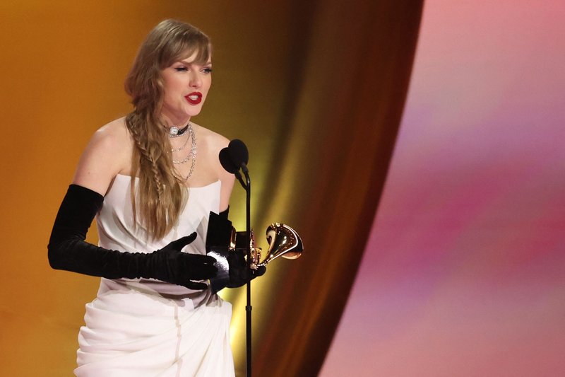 Taylor Swift at 66th GRAMMY Awards — photo 91