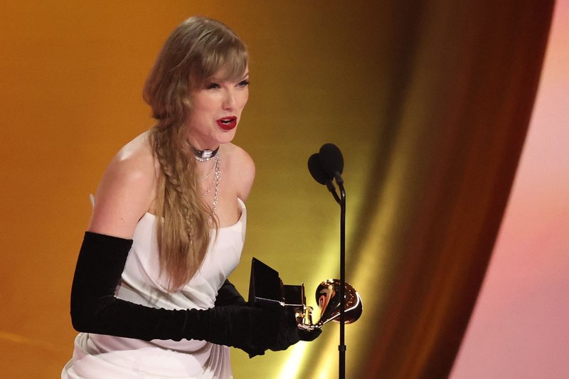 Taylor Swift at 66th GRAMMY Awards — photo 93