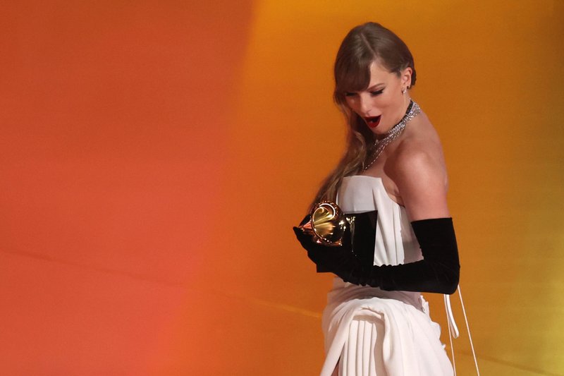 Taylor Swift at 66th GRAMMY Awards — photo 96