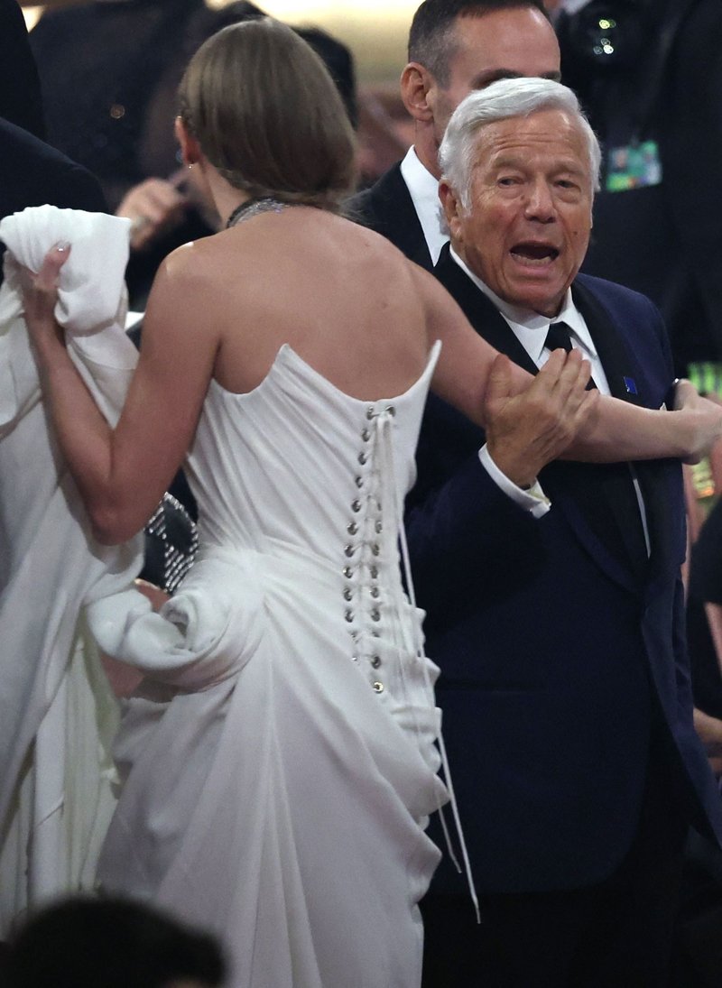 Taylor Swift at 66th GRAMMY Awards — photo 99