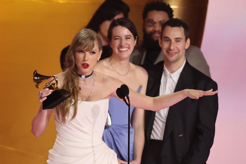 Taylor Swift at 66th GRAMMY Awards — photo 105