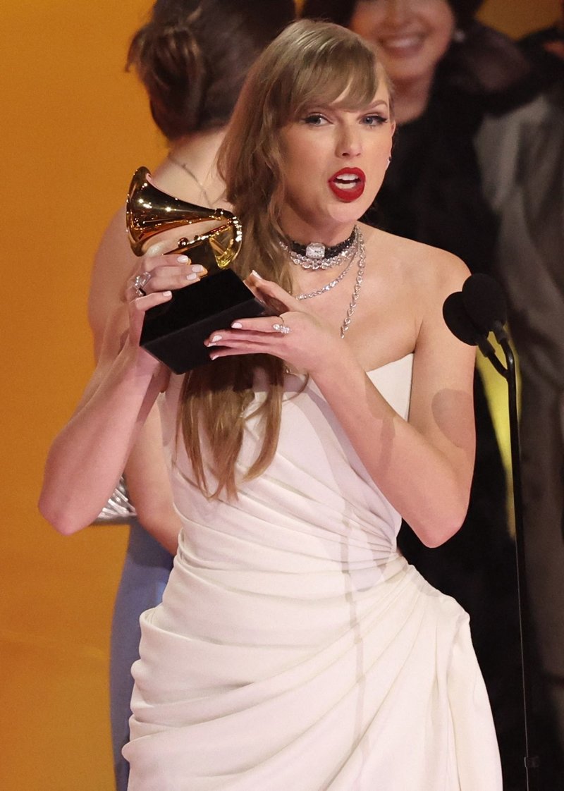 Taylor Swift at 66th GRAMMY Awards — photo 117