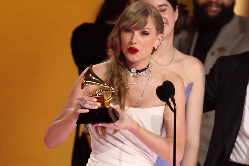 Taylor Swift at 66th GRAMMY Awards — photo 121
