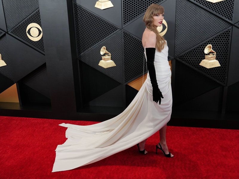 Taylor Swift at 66th GRAMMY Awards — photo 270