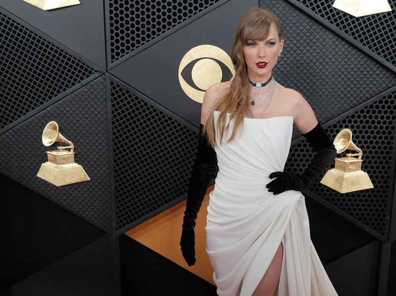 Taylor Swift at 66th GRAMMY Awards — photo 282