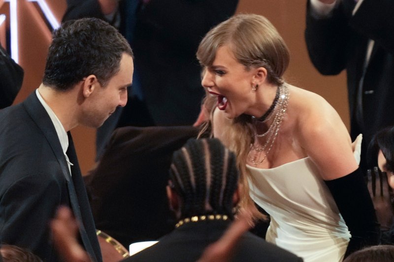 Taylor Swift at 66th GRAMMY Awards — photo 286